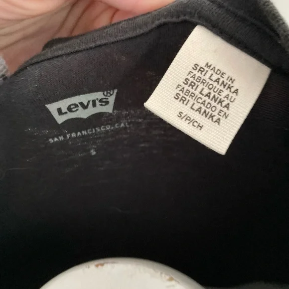 Small black Levi’s top - Picture 5 of 6